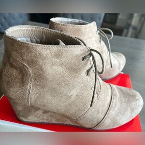 Pierre Dumas Lace-Up Tan Wedge Boots